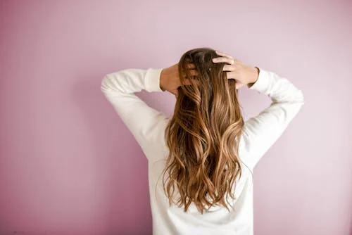 5 conseils pour prendre soin de vos cheveux abîmés